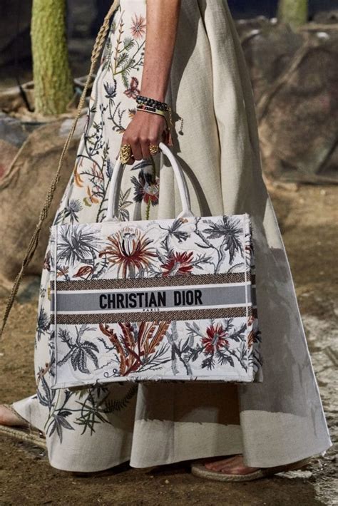 dior taschen 2021|dior tote bags.